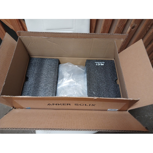 Портативна зарядна станція Anker Solix C1000, LiFePO4, 1056Wh, 1800W.