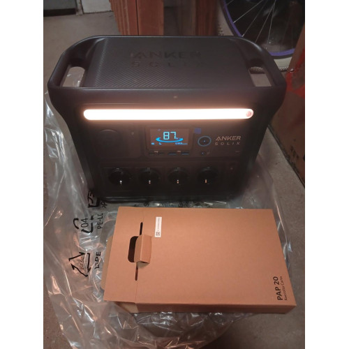 Портативна зарядна станція Anker Solix C1000, LiFePO4, 1056Wh, 1800W.